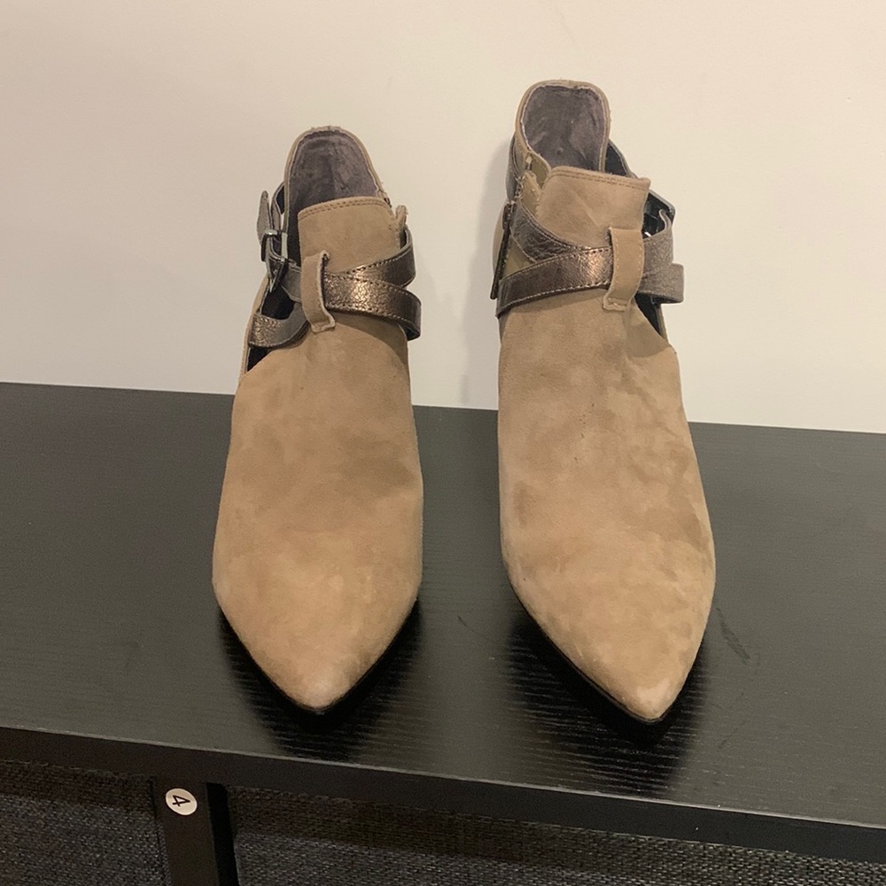 Donald J Pliner Woman’s Suede Ankle Boots
